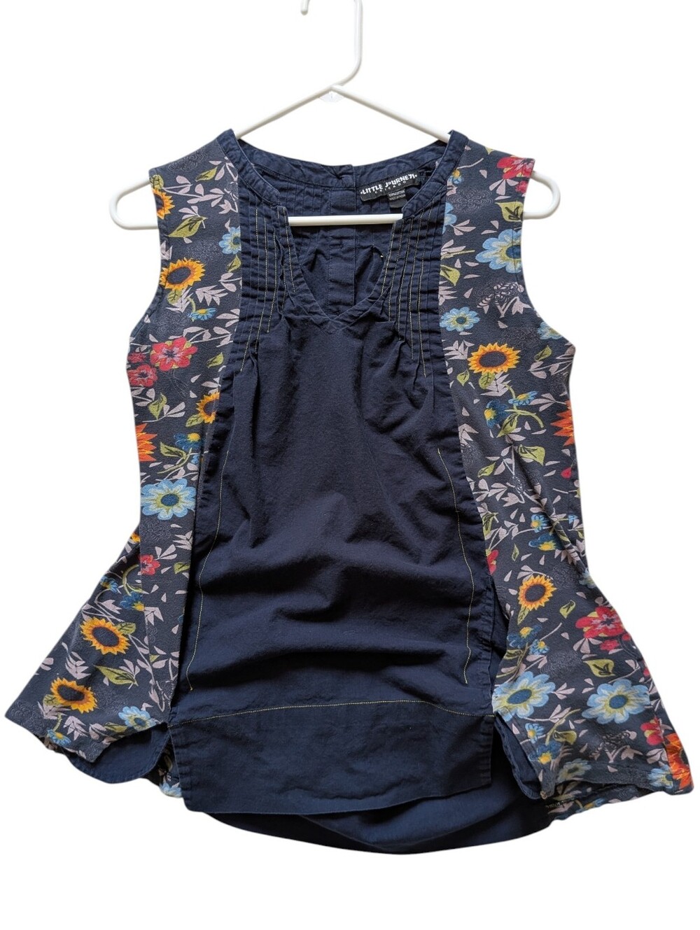 Little Journeys Chicago Navy and flowers Sleeveless Top